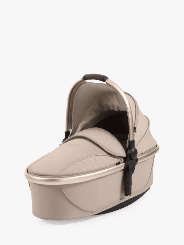 egg3 Pushchair - Feather, includes Carrycot & Accessories with Cybex Cloud T Car Seat and Base T Luxury Bundle - Image 6